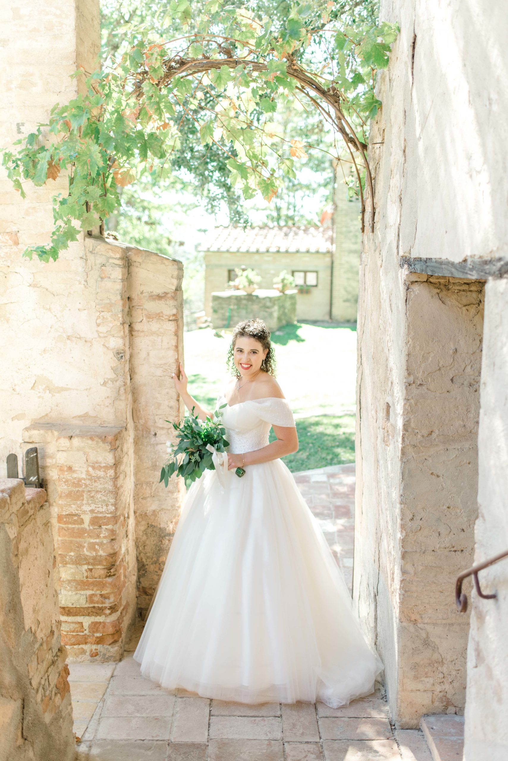 Bridal portrait poses during a destination wedding in Florence Italy.